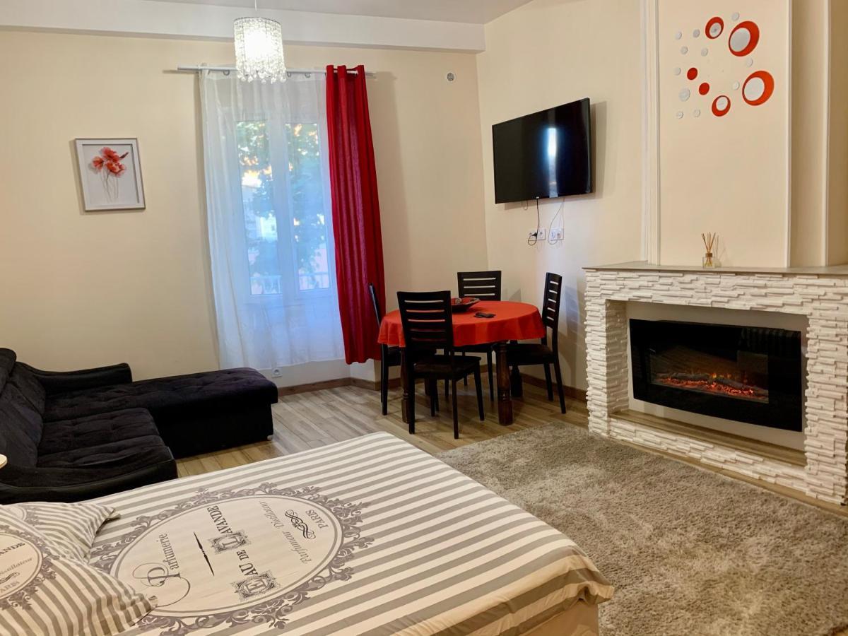 Splendide Studio Au Coeur Historique De Frejus Apartment Luaran gambar