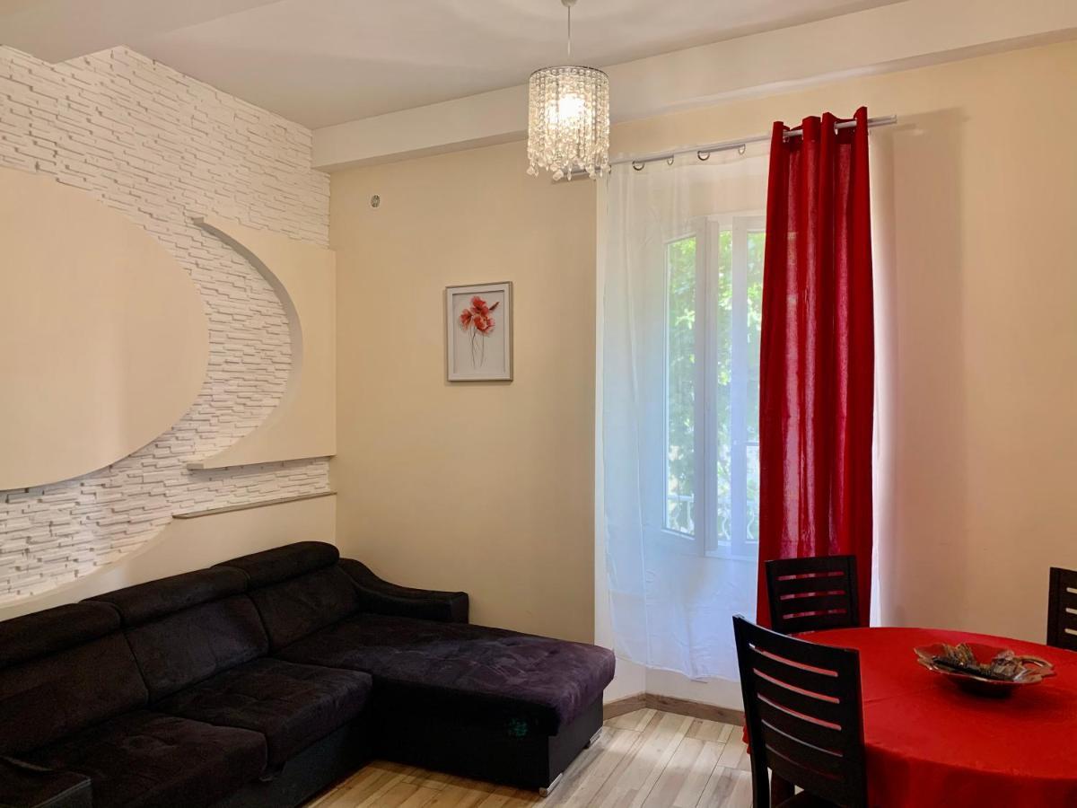 Splendide Studio Au Coeur Historique De Frejus Apartment Luaran gambar